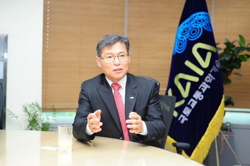 [국토일보] 국토교통과학기술진흥원 김정희 원장에게 듣는다